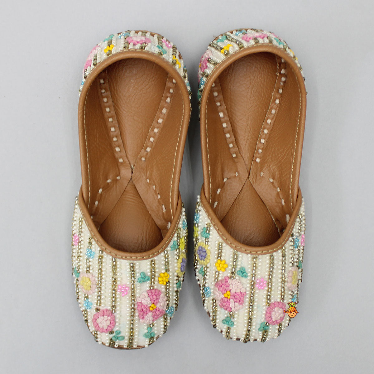 Ivory Beads Floral Jutti