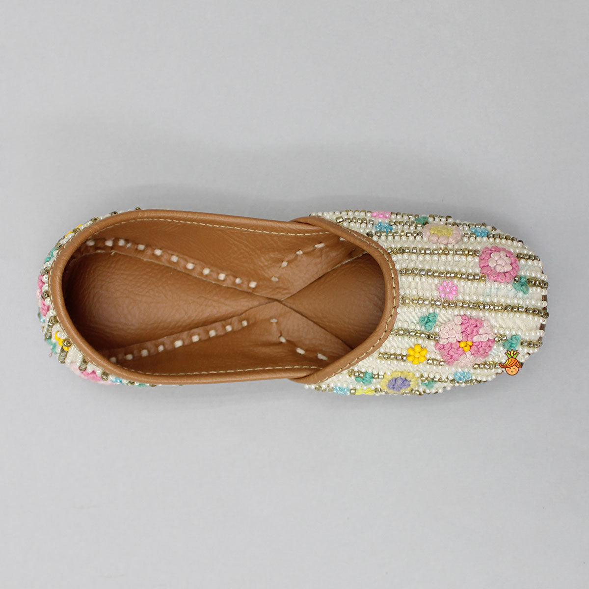 Ivory Beads Floral Jutti