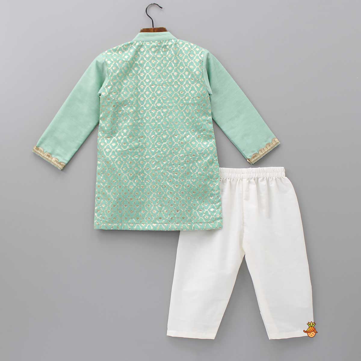 Attached Flap Patch Pocket Green Kurta And Off White Pyjama