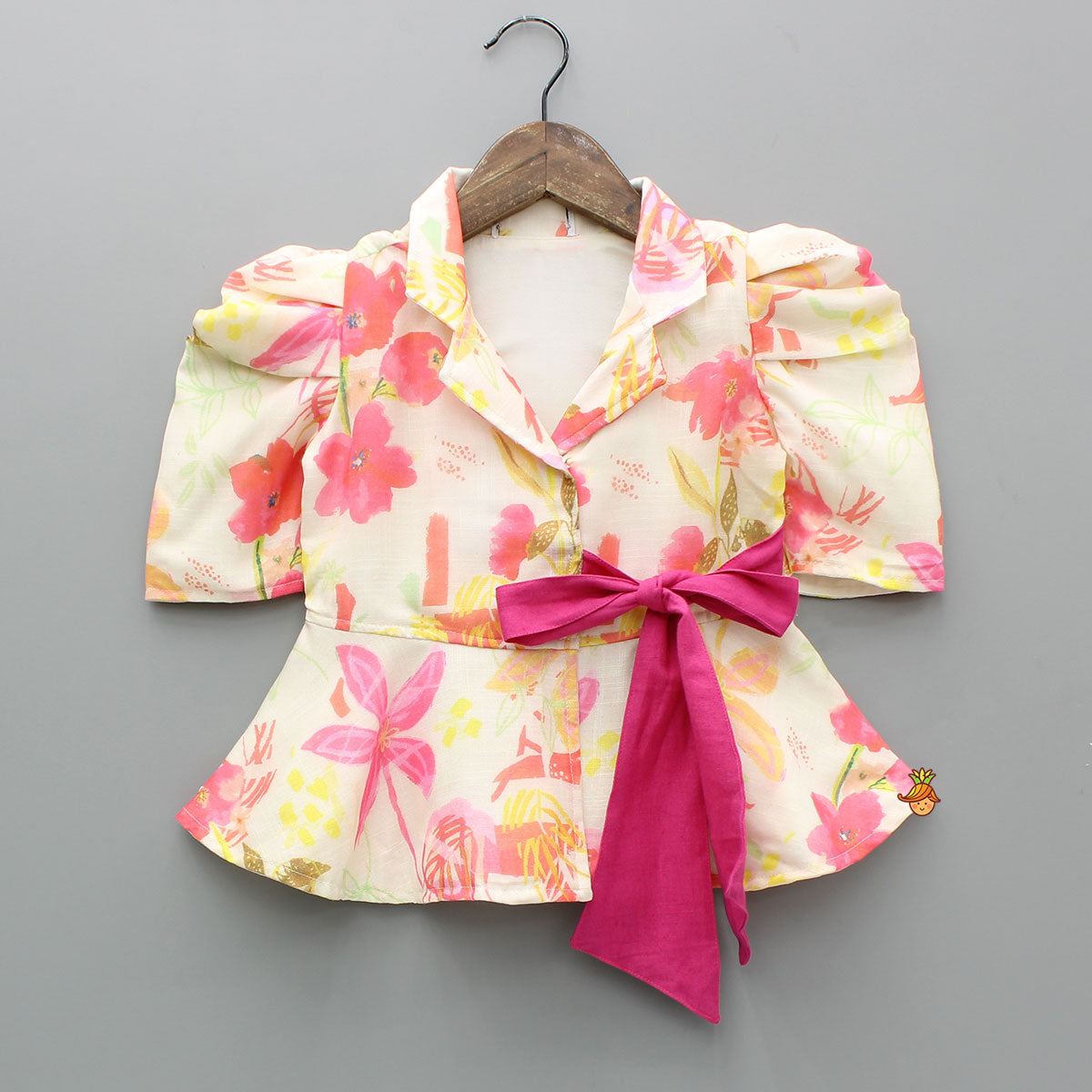 Puff Sleeves Printed Top And Dual Pocket Detail Pant