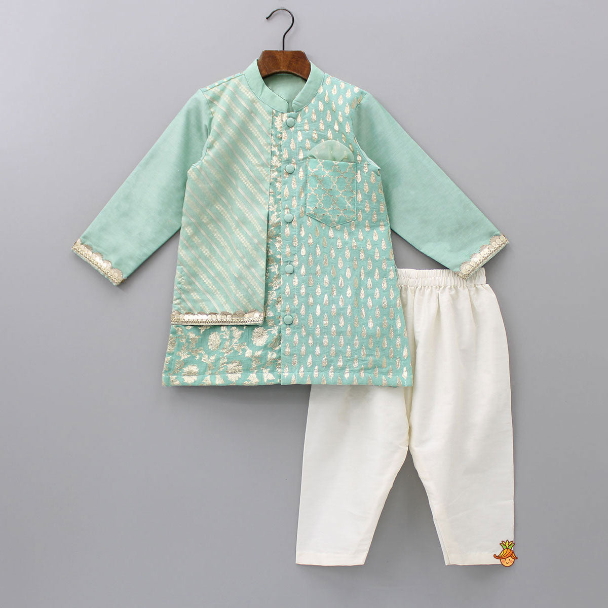 Attached Flap Patch Pocket Green Kurta And Off White Pyjama