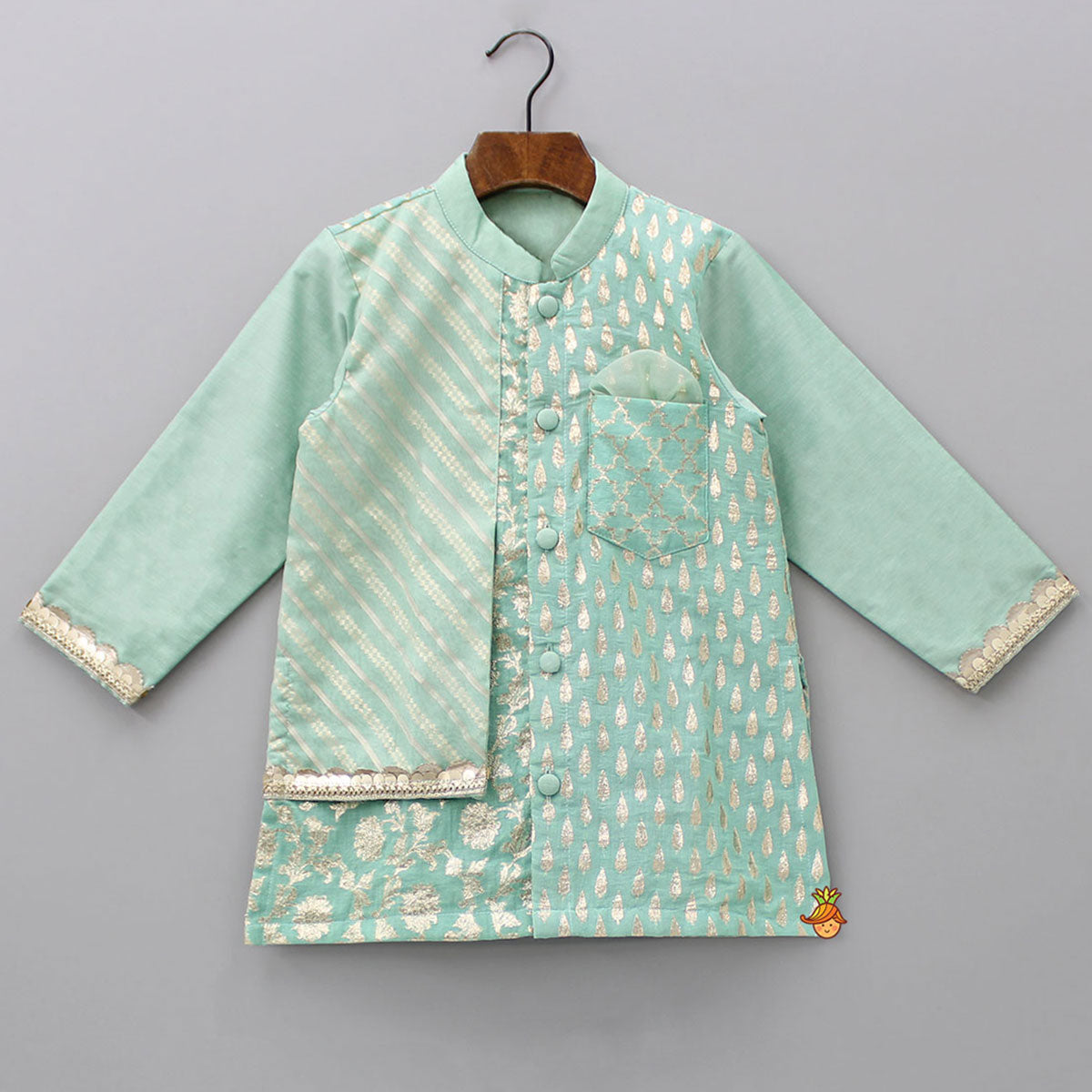 Attached Flap Patch Pocket Green Kurta And Off White Pyjama