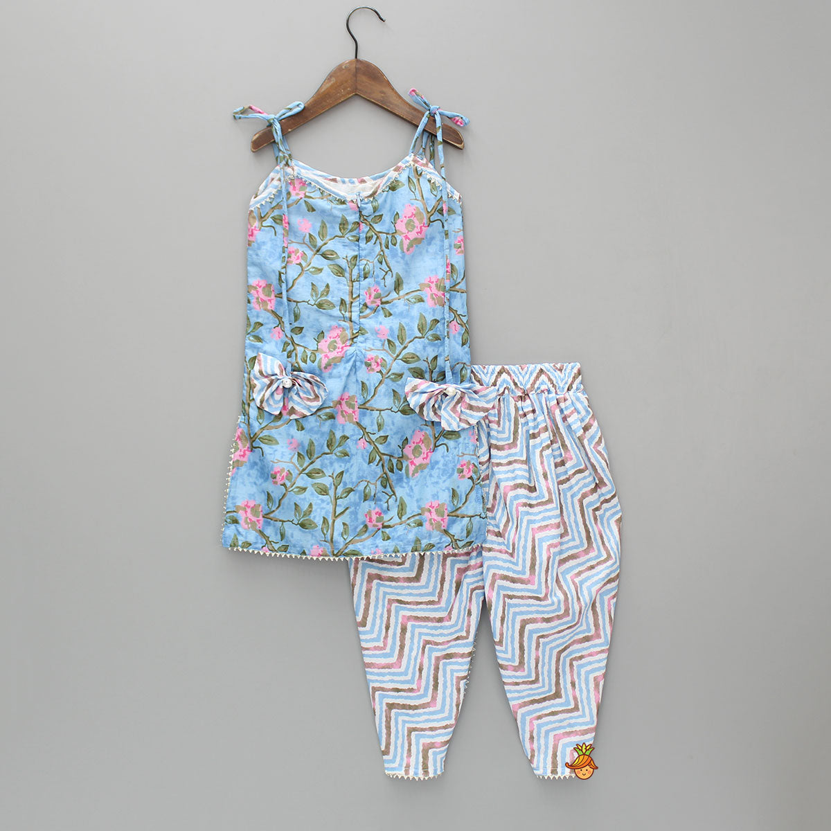 Tie Up Straps Floral Printed Blue Kurti And Chevron Dhoti