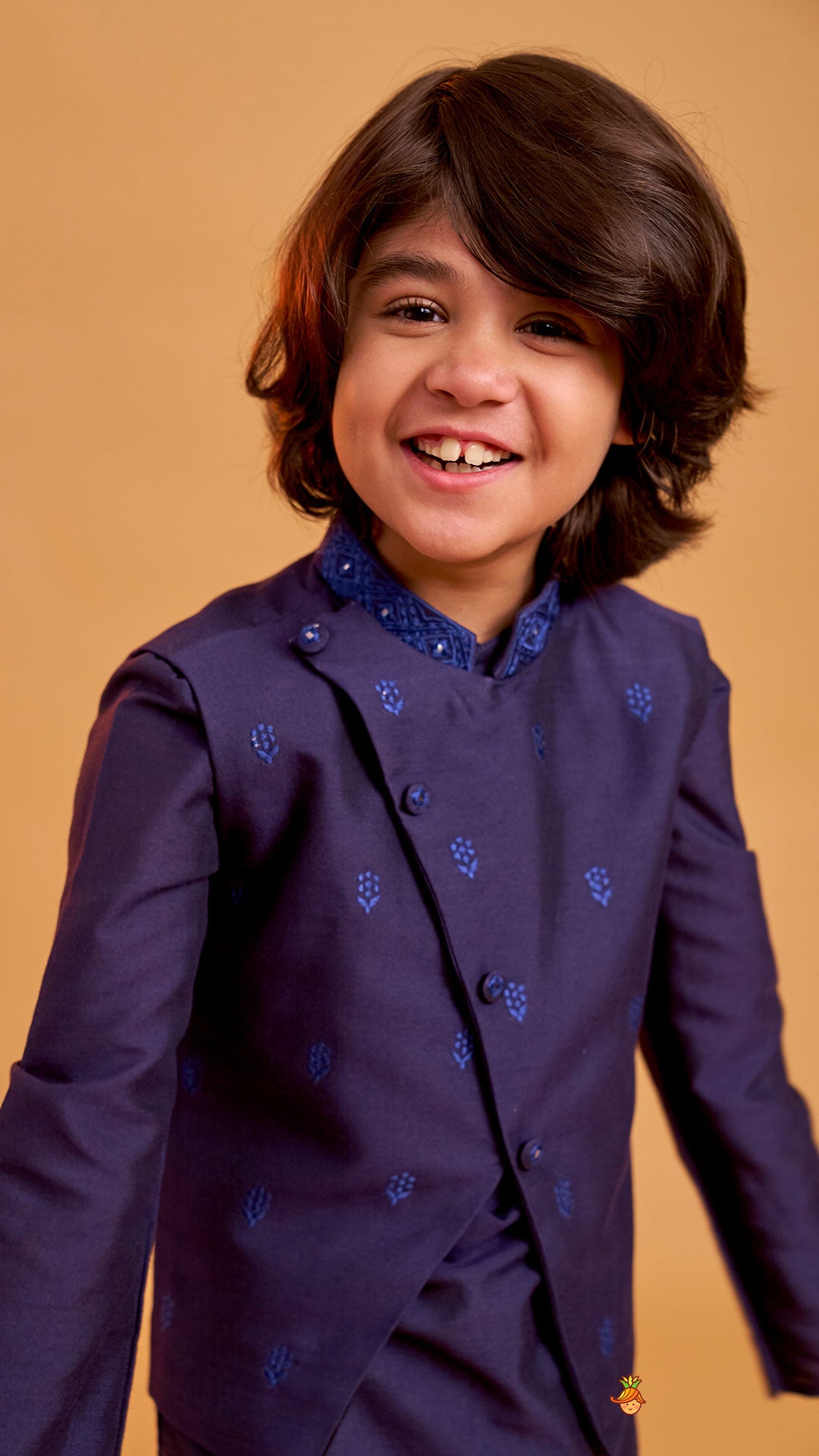 Ethnic Kurta With Diagonal Button Detail Jacket And Pyjama