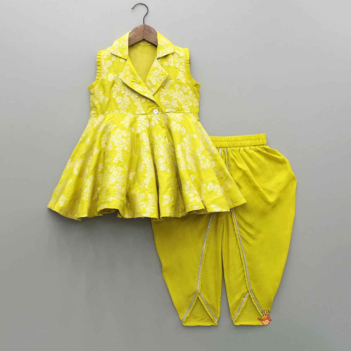 Notched Collar Green Top And Dhoti