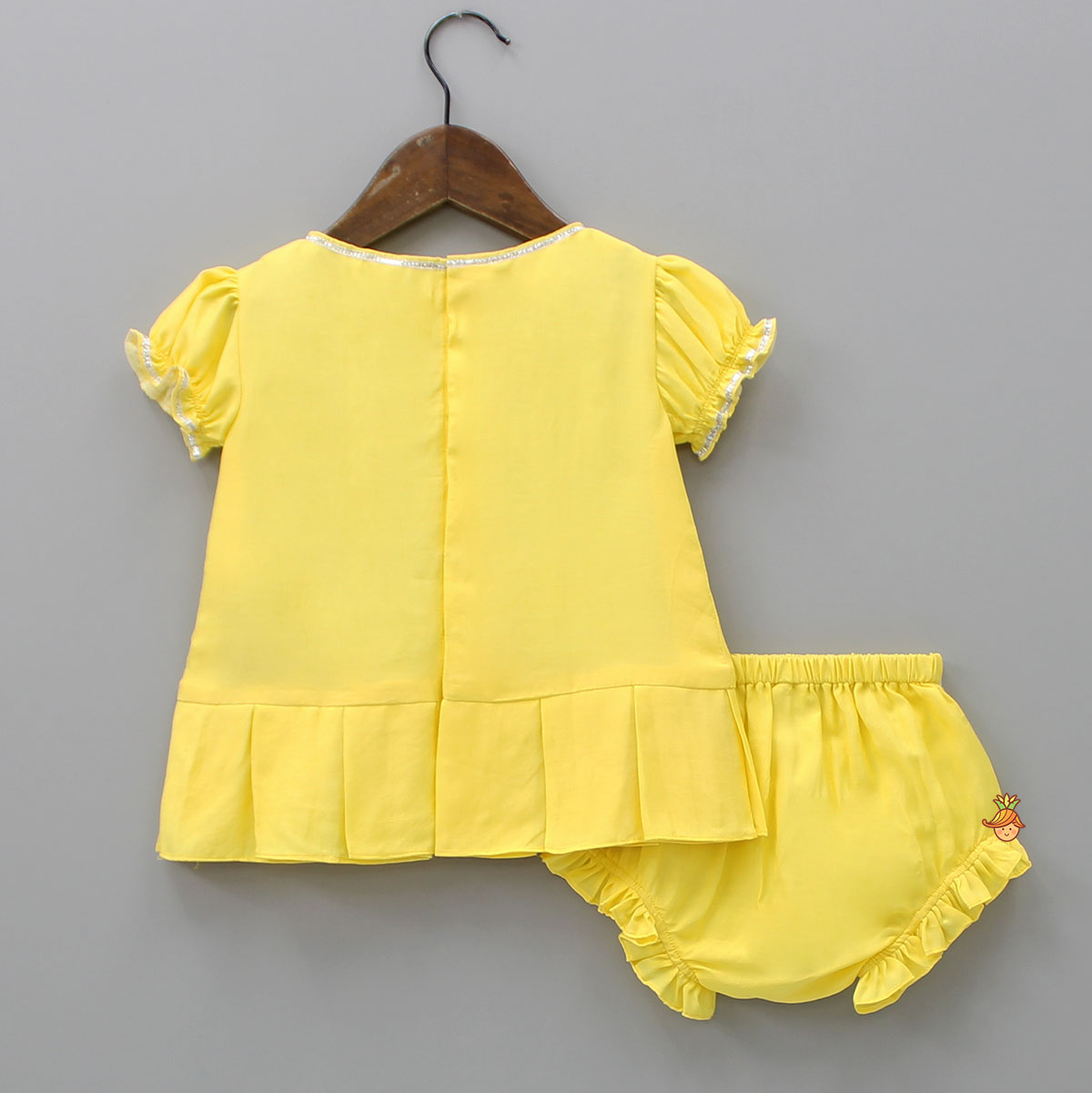 Yellow Top Embroidered With Pearls And Bloomer