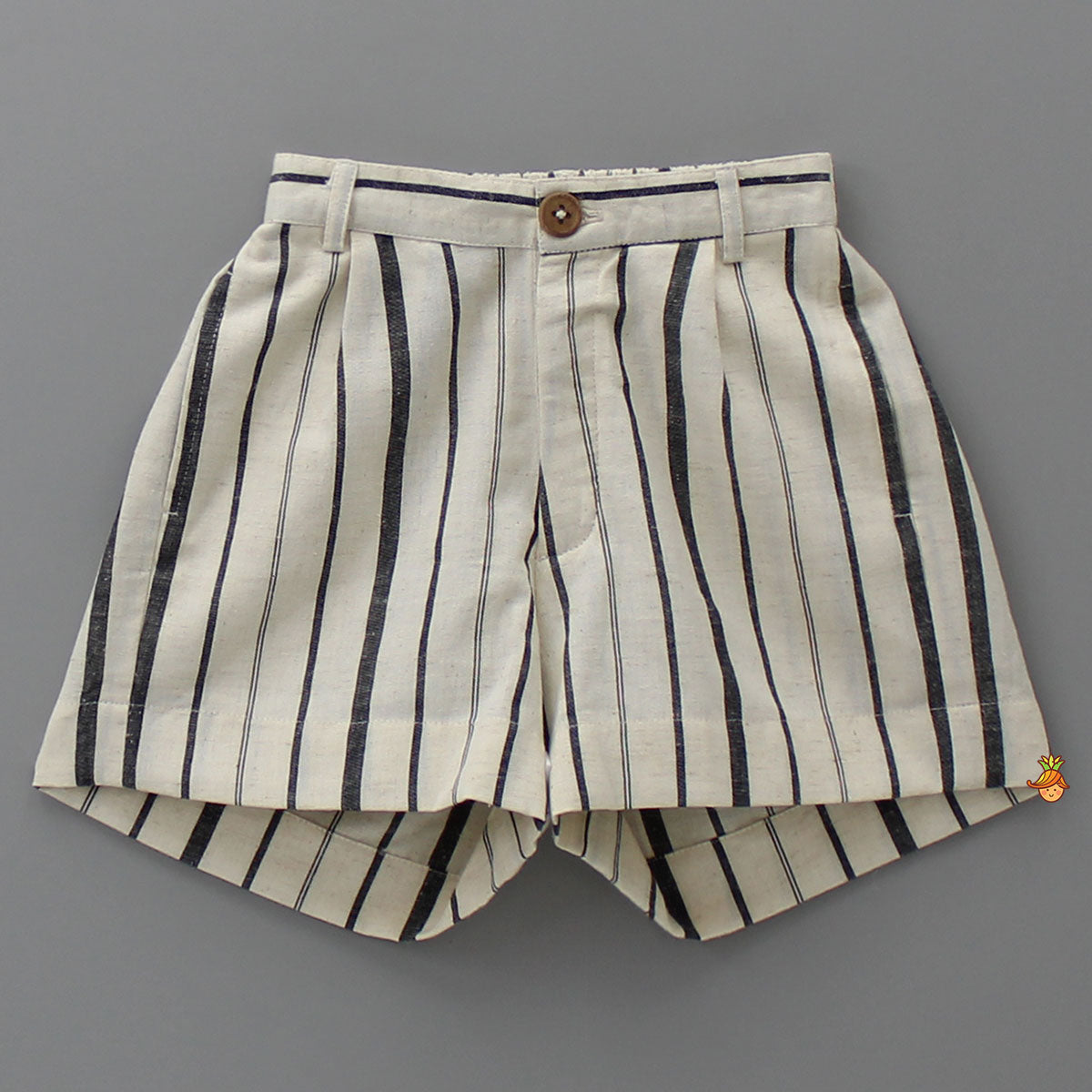 Black Stripe Printed Off White Shirt And Pockets Detail Shorts