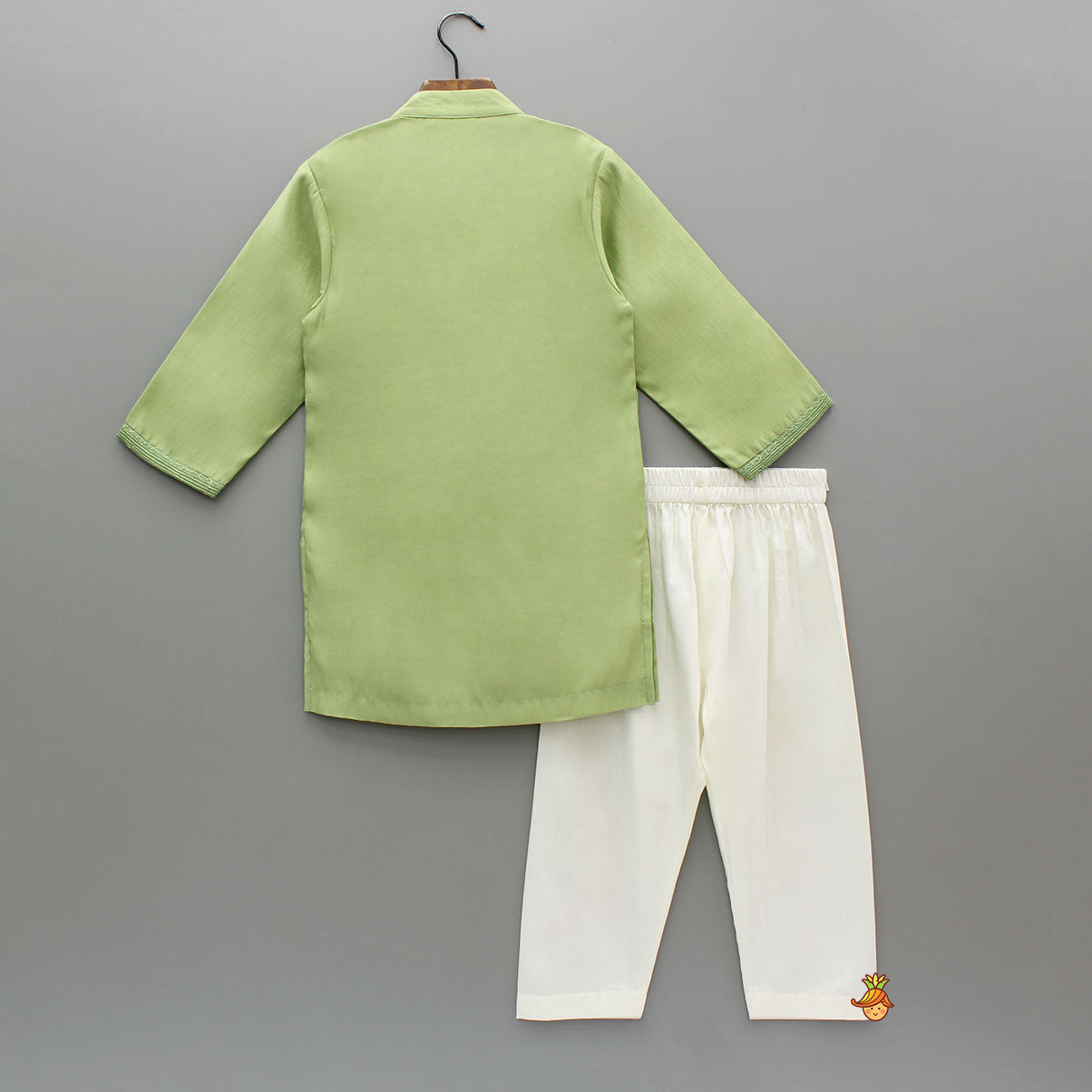 Embroidered Green Kurta And Pyjama
