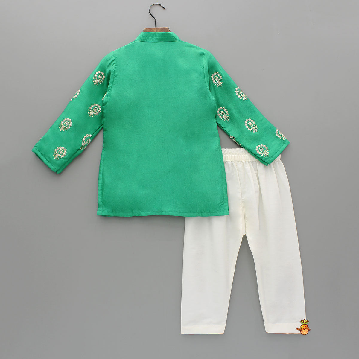 Green Embroidered Kurta And Pyjama