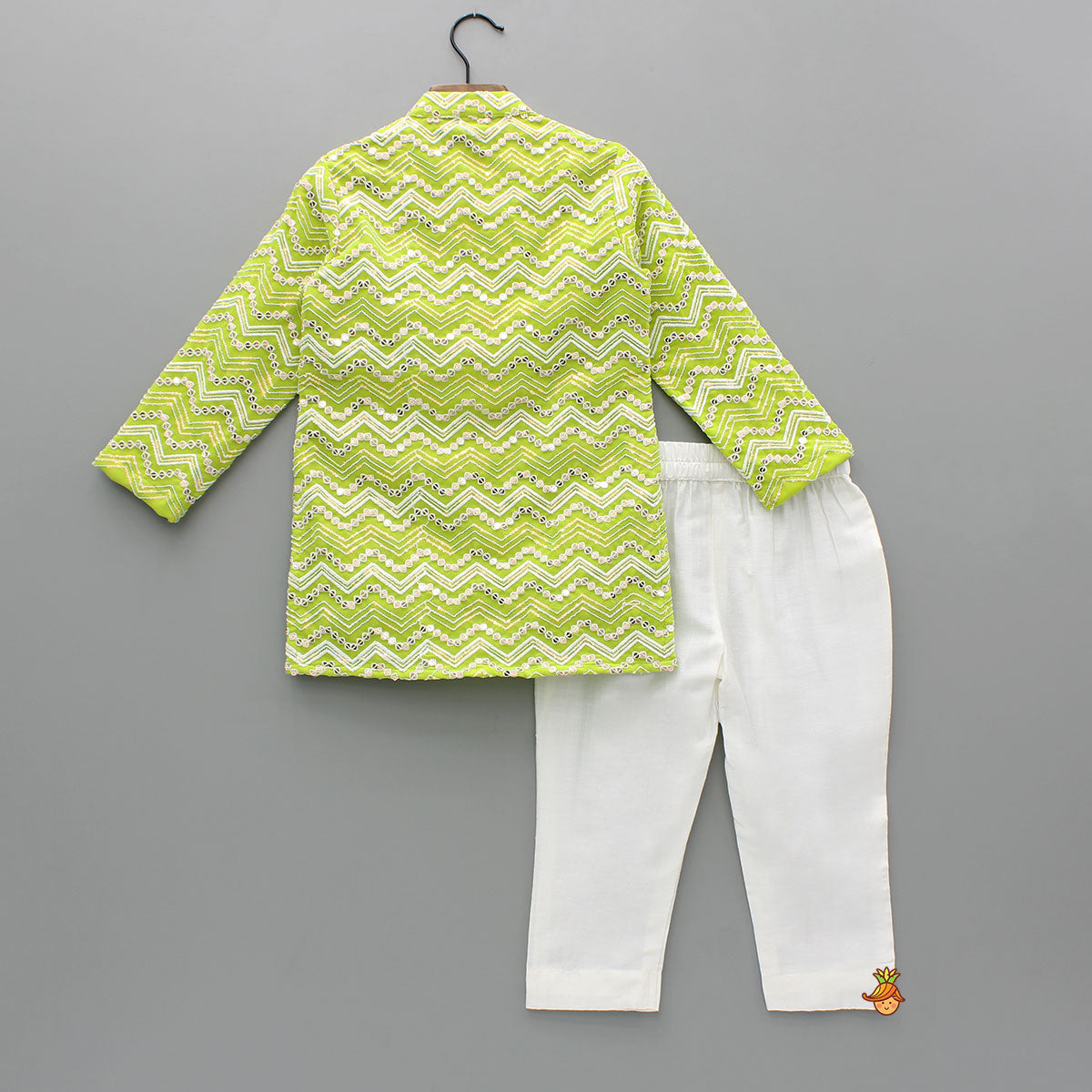 Green Embroidered Kurta And Pyjama
