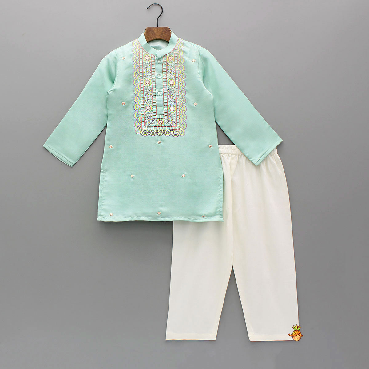 Green Embroidered Kurta And Pyjama