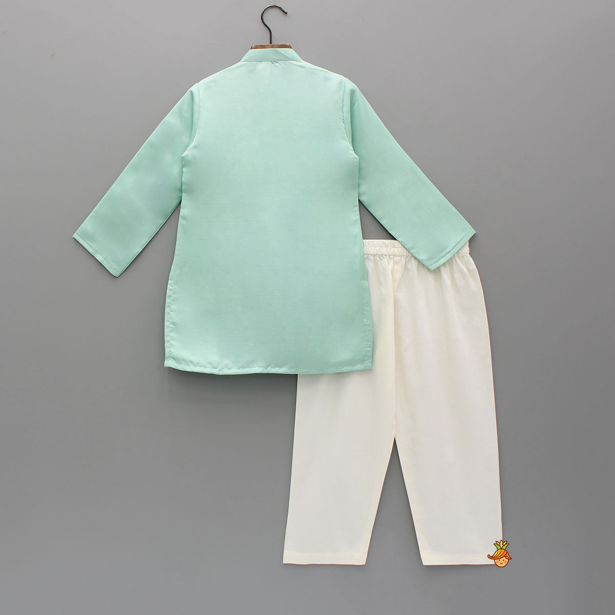 Green Embroidered Kurta And Pyjama