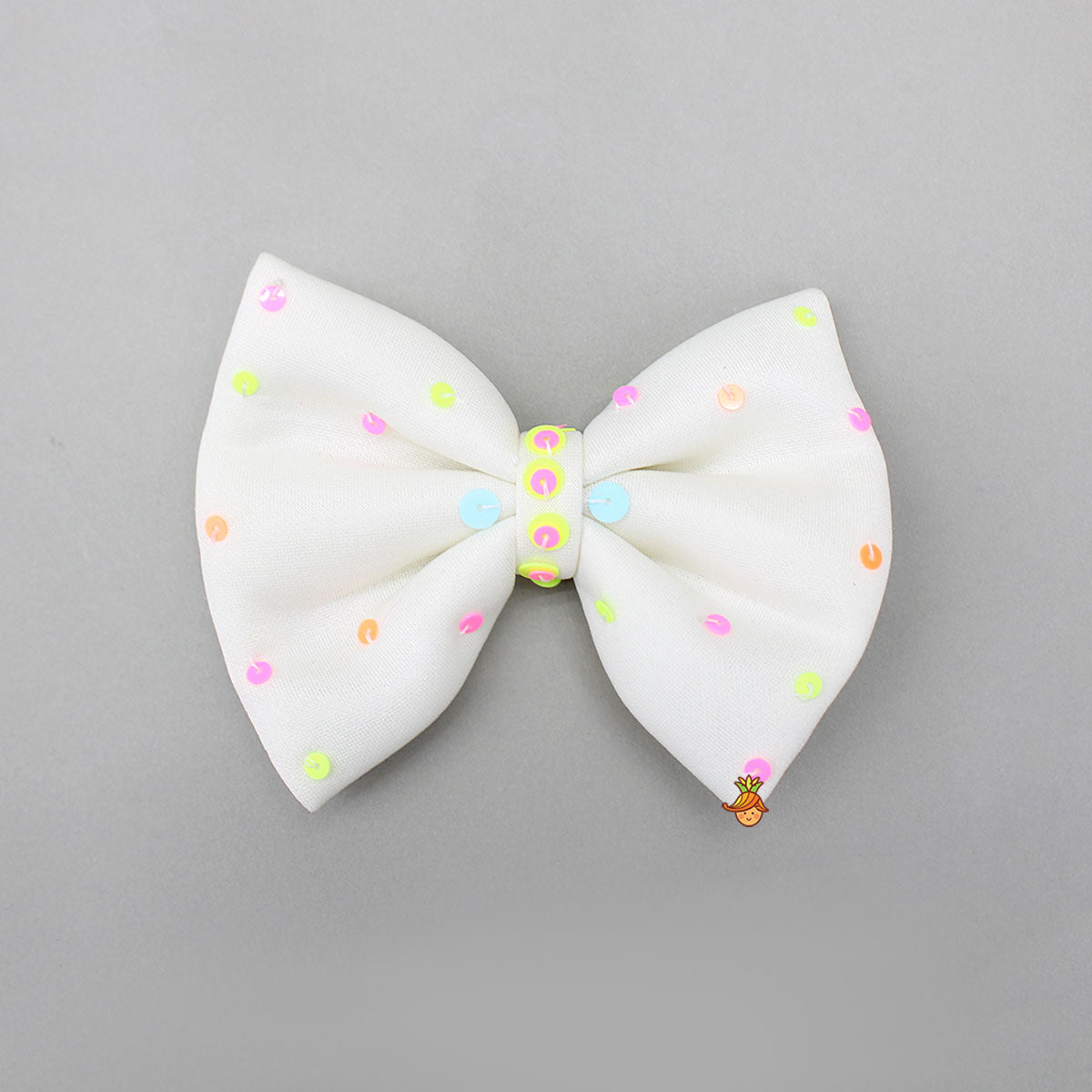 Embellished White Blazer Style Top With Pant And Bow Hairclip