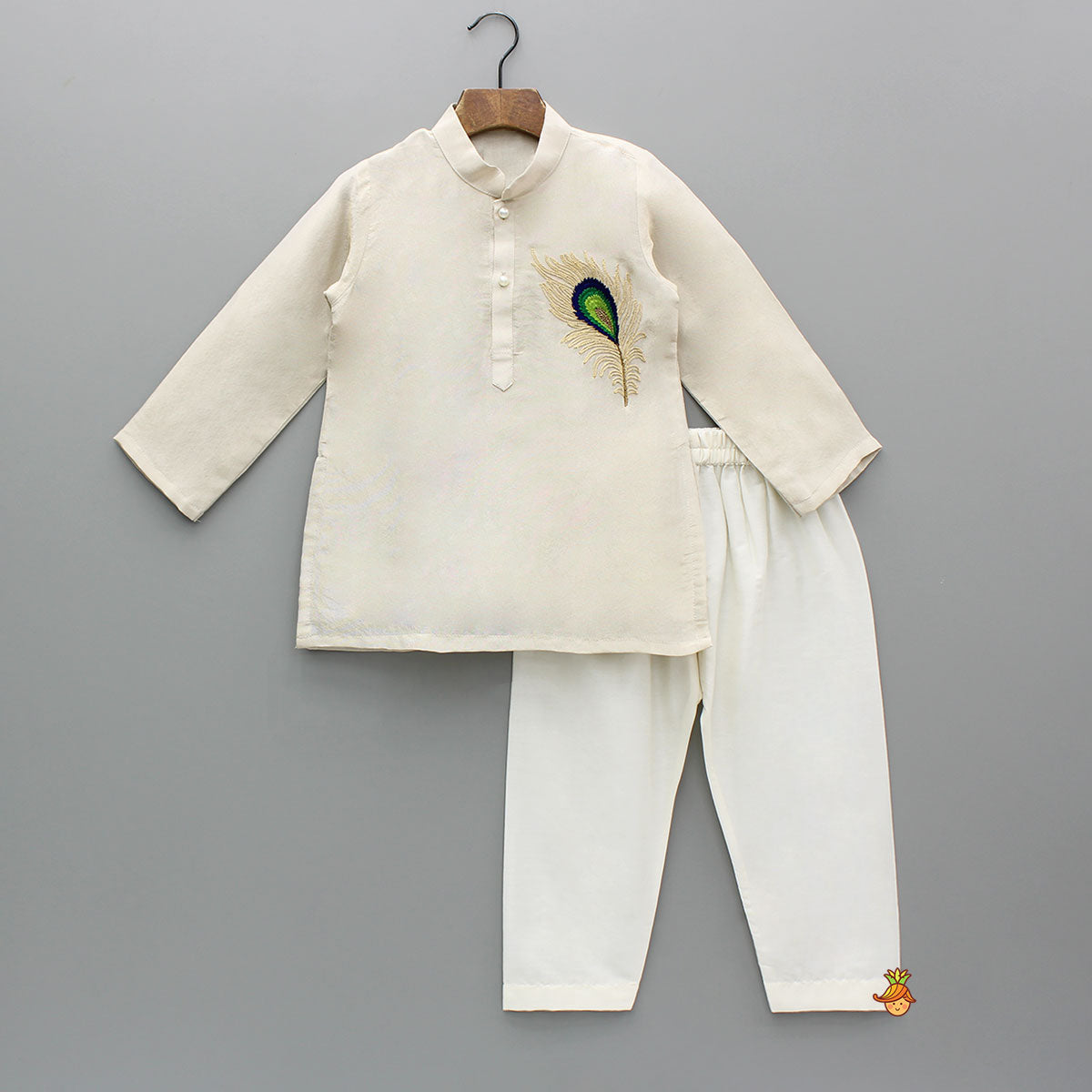 Mor Pankh Embroidered Shimmer Kurta And Pyjama