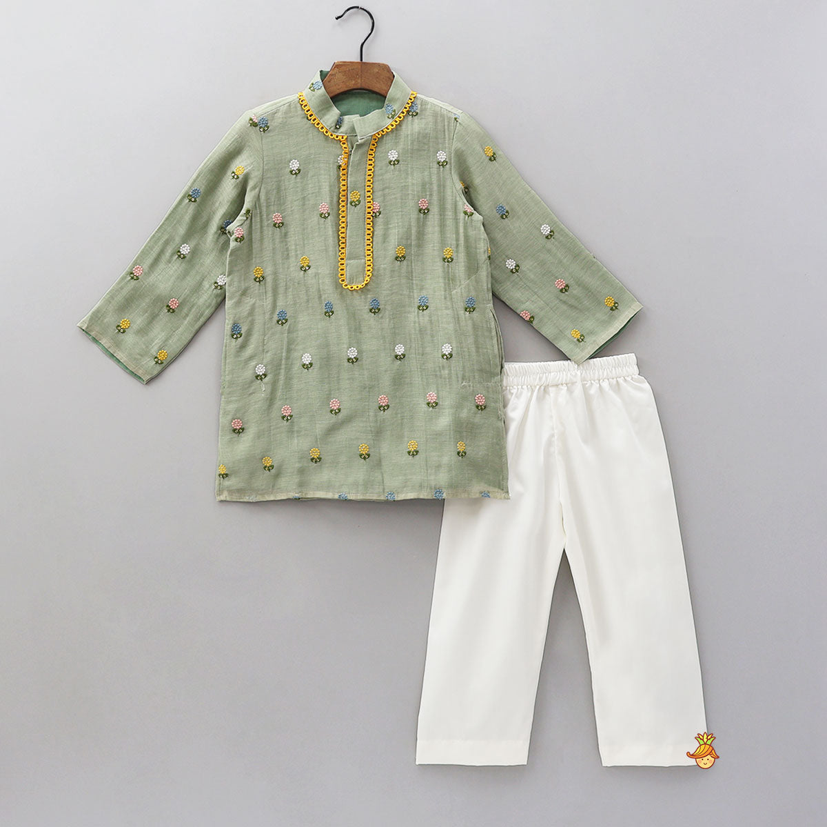 Floral Embroidered Mul Chanderi Kurta With Pyjama