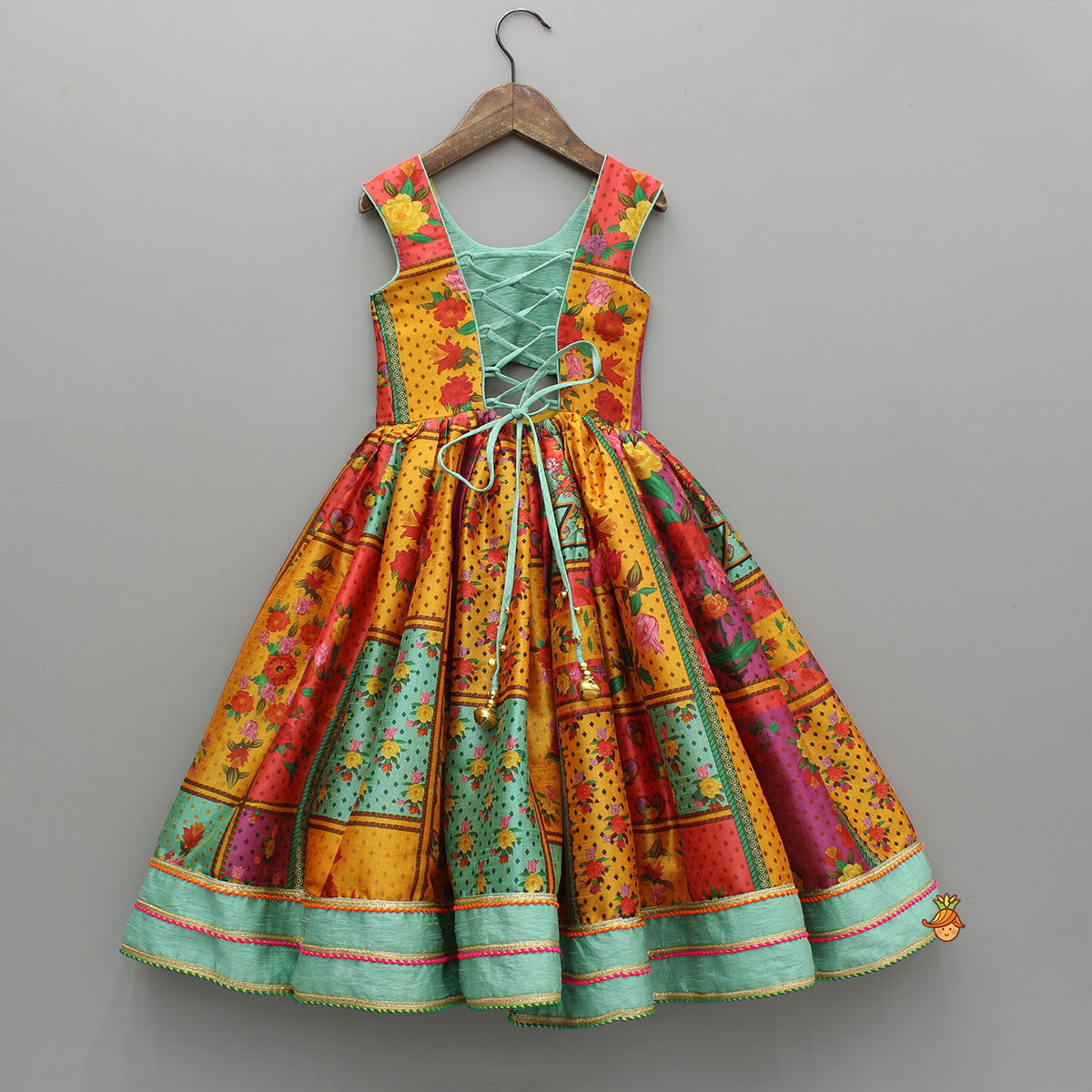 Elegant Multicolour Printed Sleeveless Dress With Attached Bag And Matching Hairband
