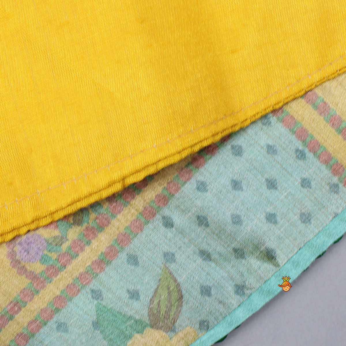 Elegant Multicolour Printed Sleeveless Dress With Attached Bag And Matching Hairband