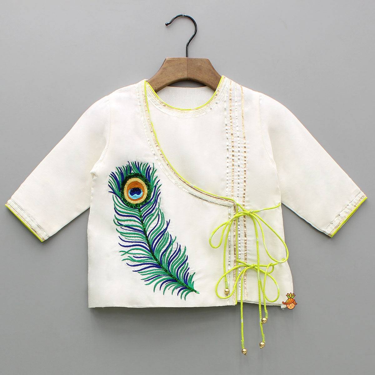 Mor Pankh Embroidered Off White Kurta And Green Dhoti With Mukut And Basuri