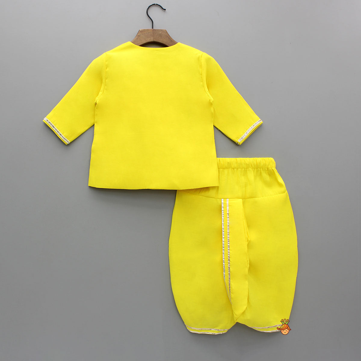 Dual Knot Detail Yellow Kurta And Dhoti With Mor Pankh Mukut