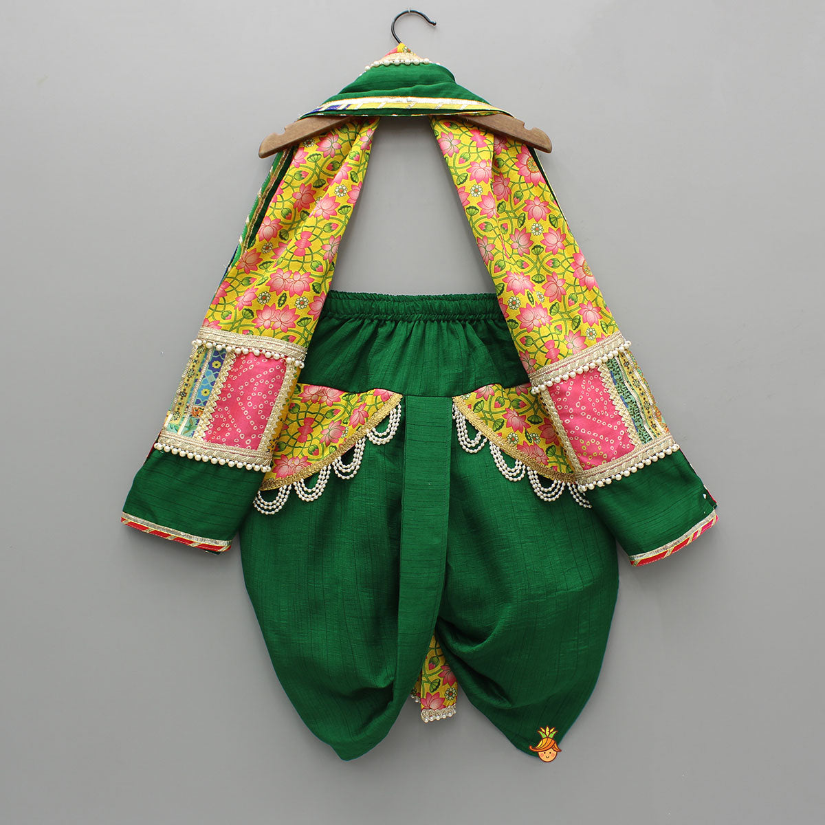 Floral Flap Enhanced Green Dhoti With Shawl And Mor Pankh Headband