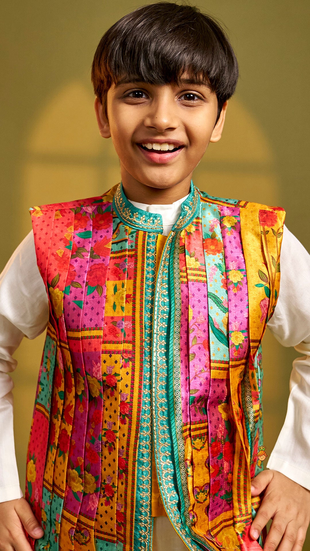Off White Kurta With Printed Pleated Jacket And Pyjama