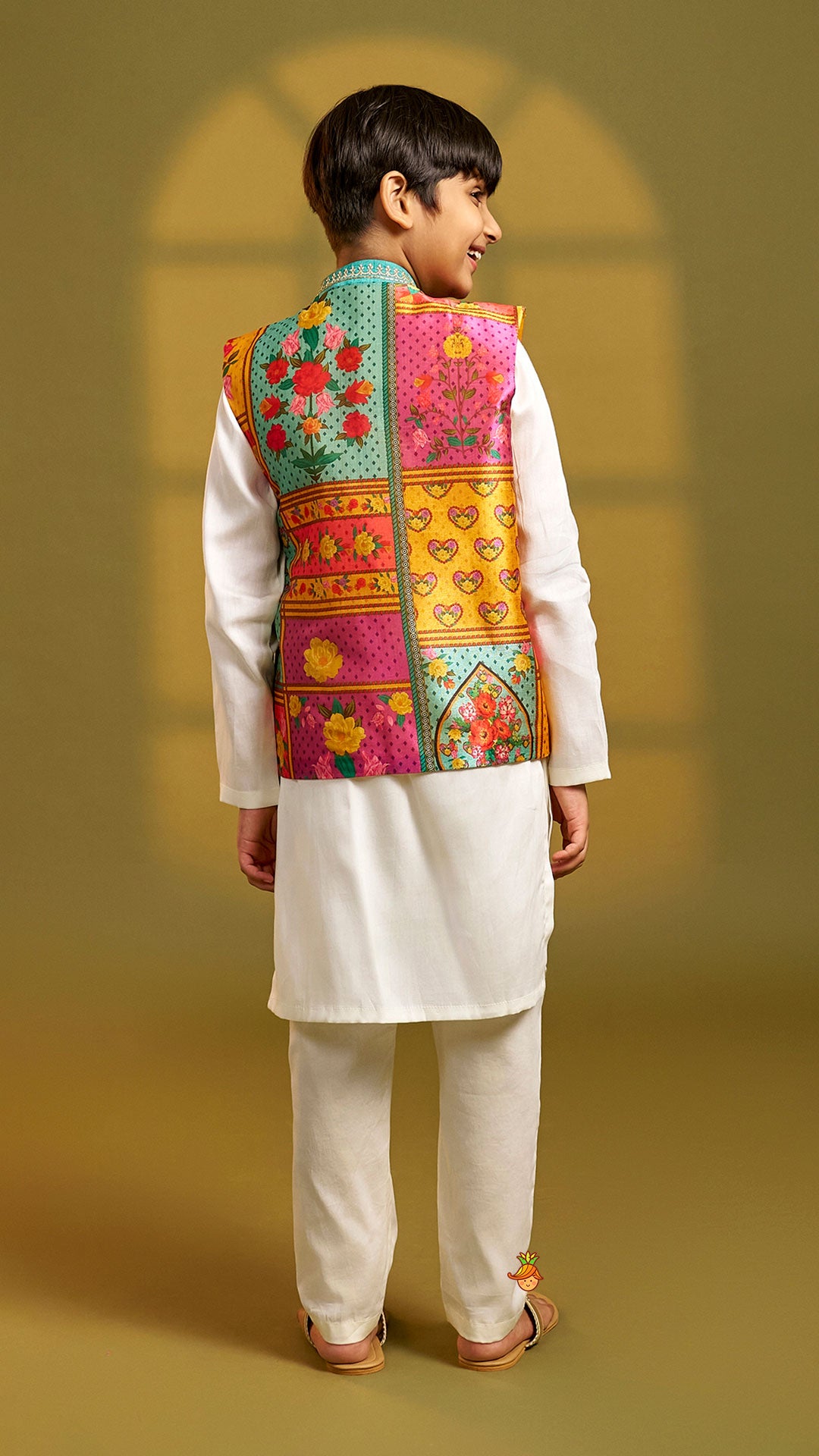Off White Kurta With Printed Pleated Jacket And Pyjama