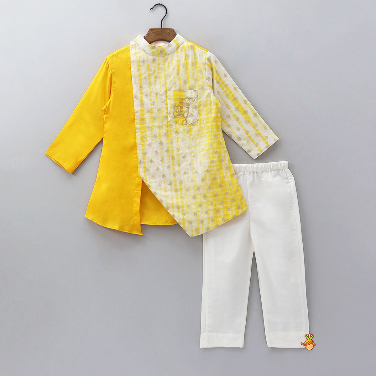 Stylish Cut-Out Jacket-Style Kurta And Pyjama
