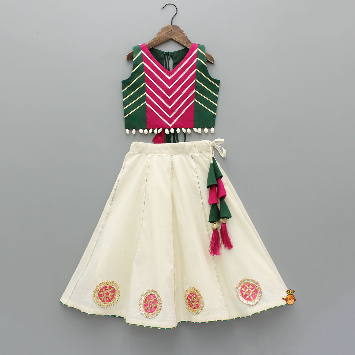 Sleeveless Lace Detailed Embellished Top With Lehenga