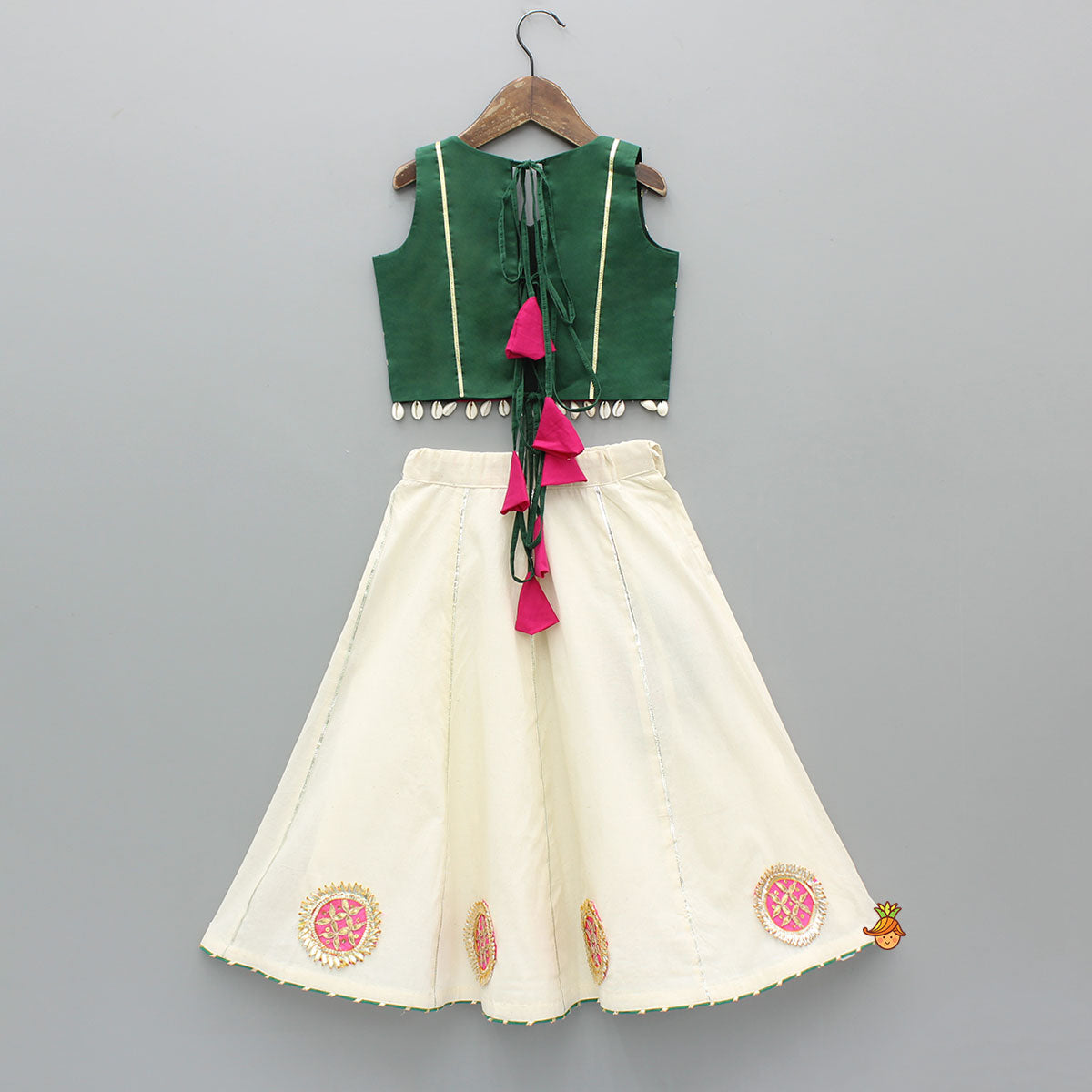 Sleeveless Lace Detailed Embellished Top With Lehenga