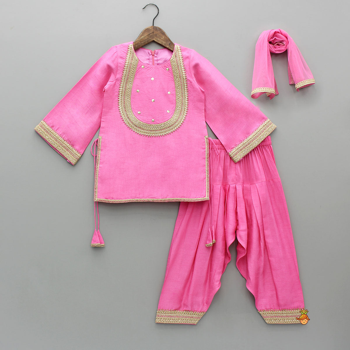 Elegant Yoke-Detail Kurti With Matching Salwar And Dupatta