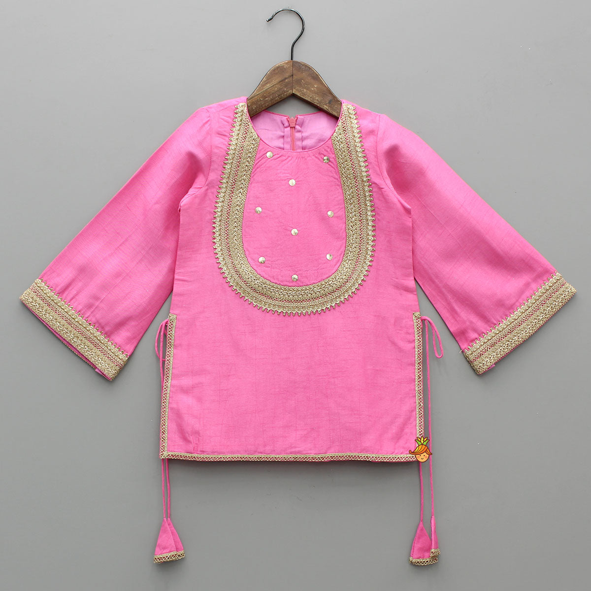 Elegant Yoke-Detail Kurti With Matching Salwar And Dupatta