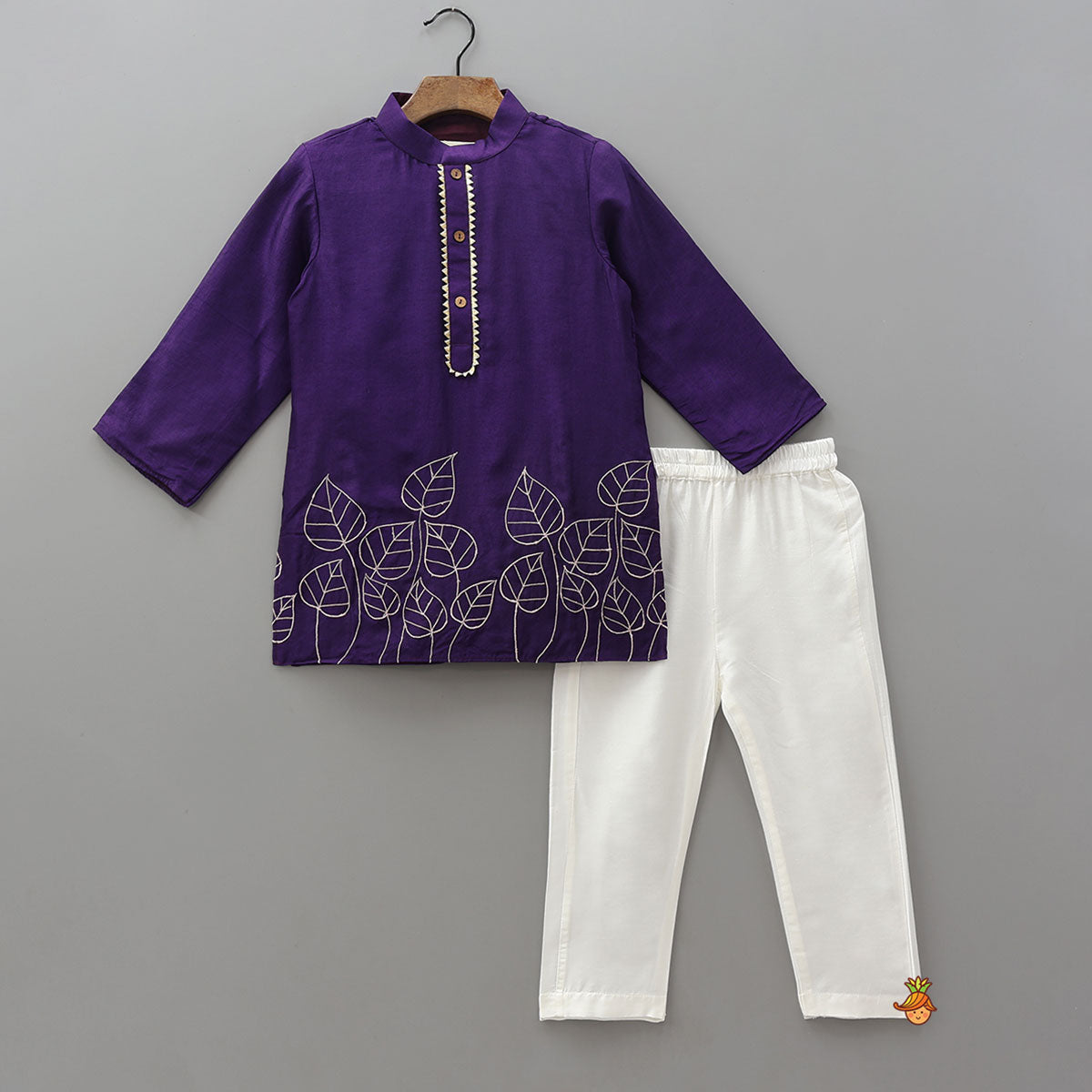 Leaf Embroidered Kurta With Pyjama