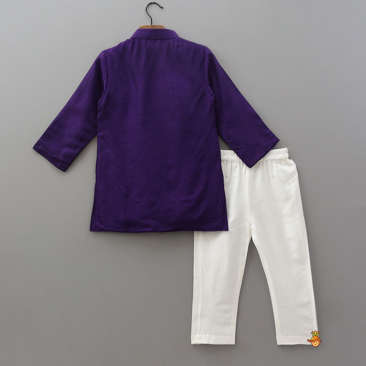 Leaf Embroidered Kurta With Pyjama