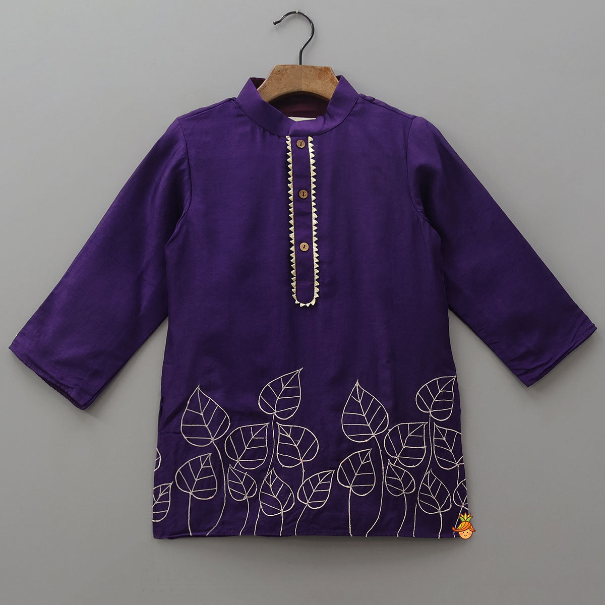 Leaf Embroidered Kurta With Pyjama