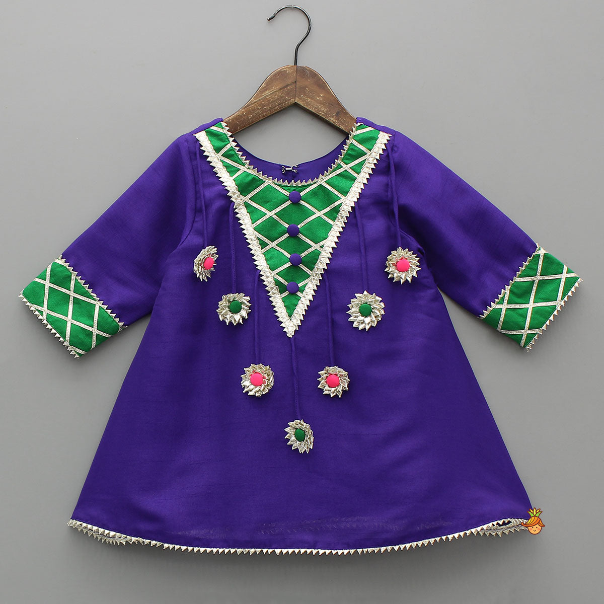 Gota Flower Detailed Kurti And Pant With Contrasting Dupatta