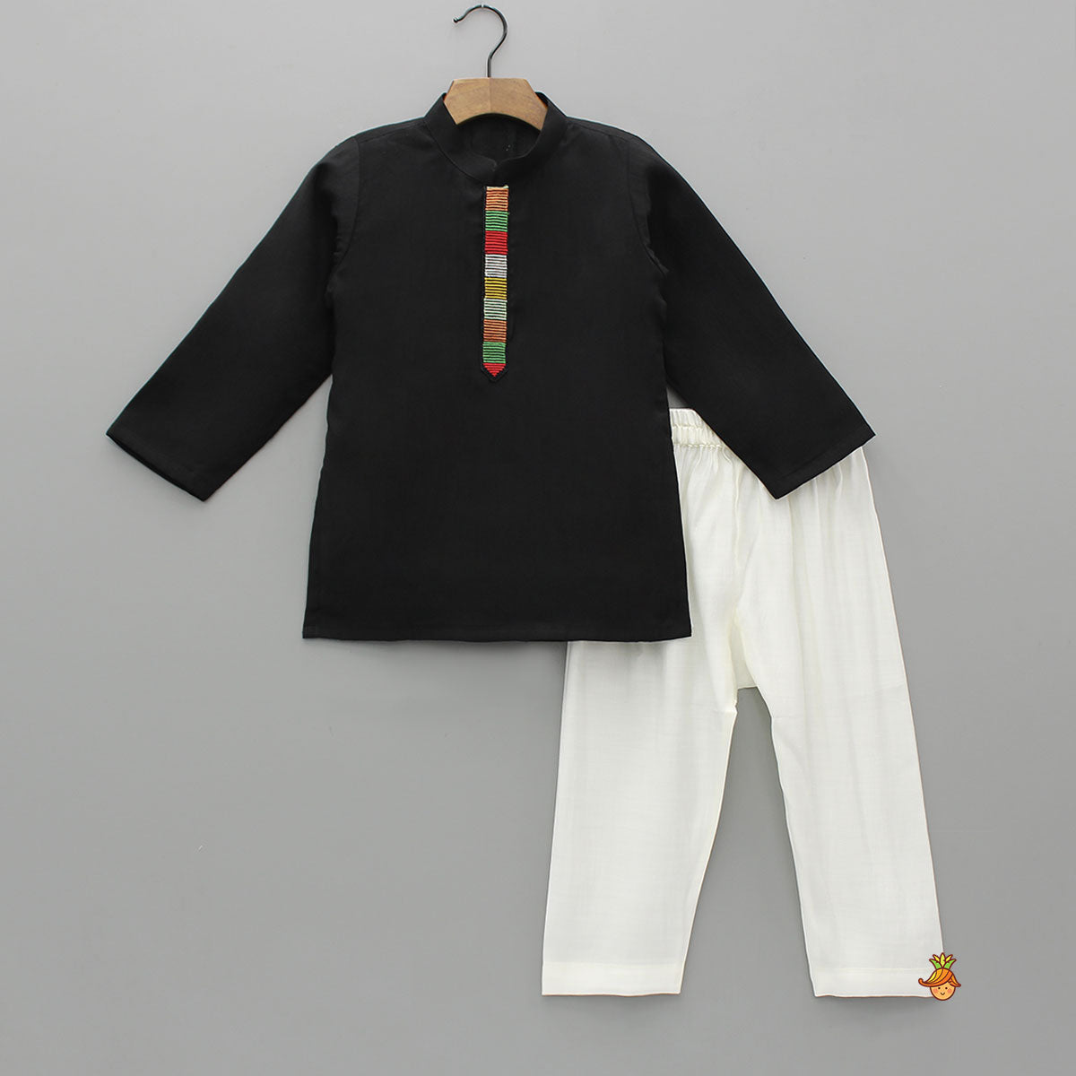 Thread-Detail Kurta With Front-Open Jacket And Pyjama