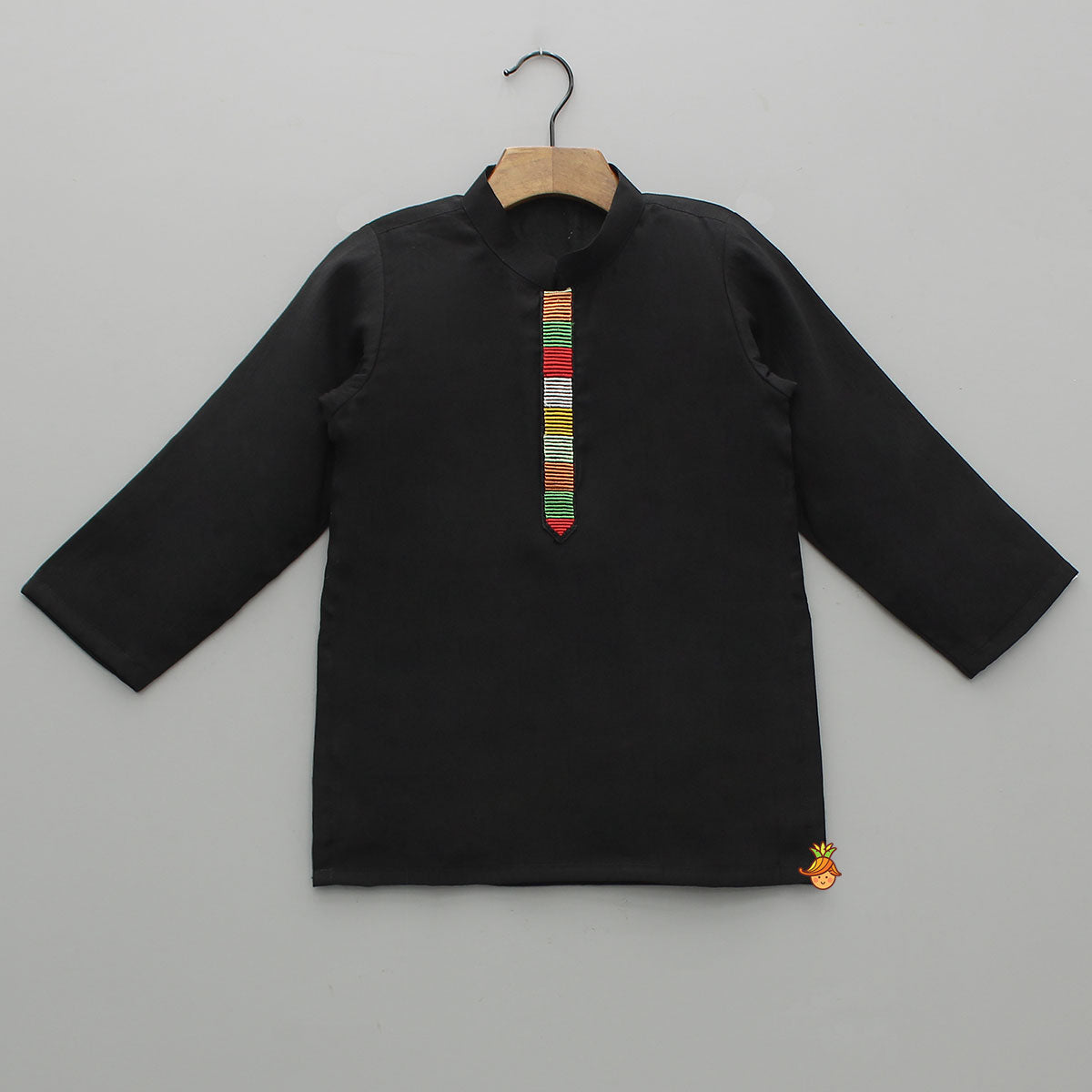 Thread-Detail Kurta With Front-Open Jacket And Pyjama
