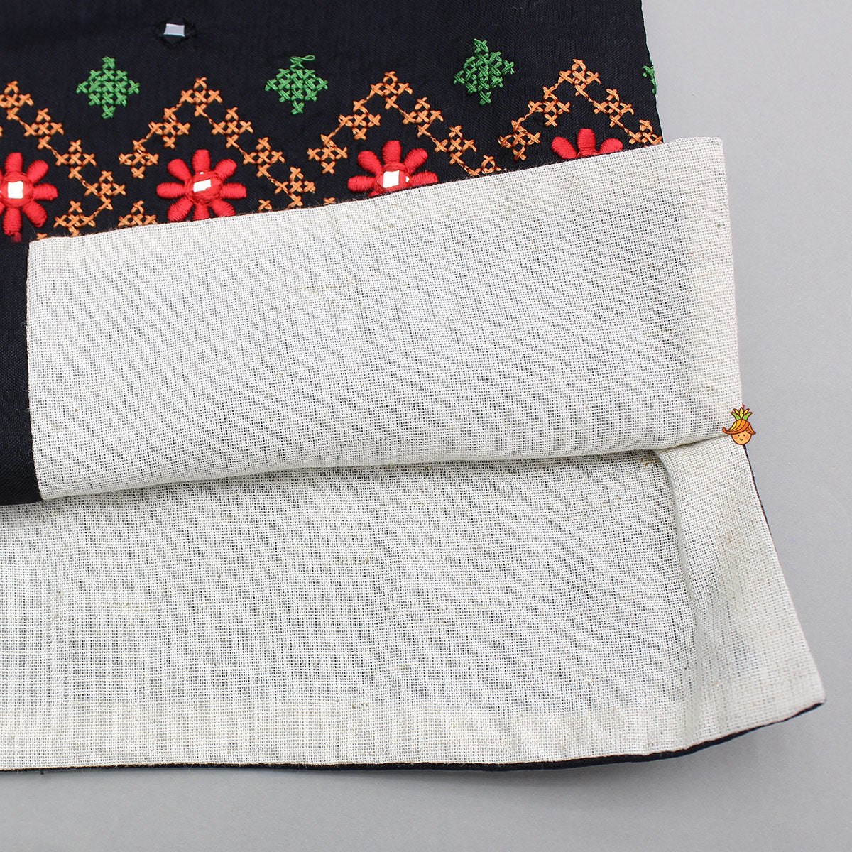 Thread-Detail Kurta With Front-Open Jacket And Pyjama