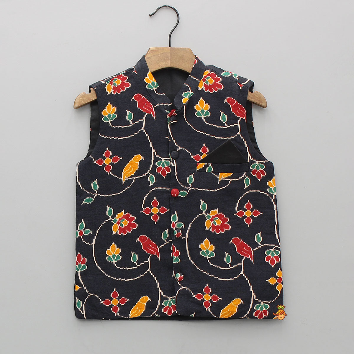 Ethnic Elegant Kurta With Pocket Detail Printed Jacket And Pyjama