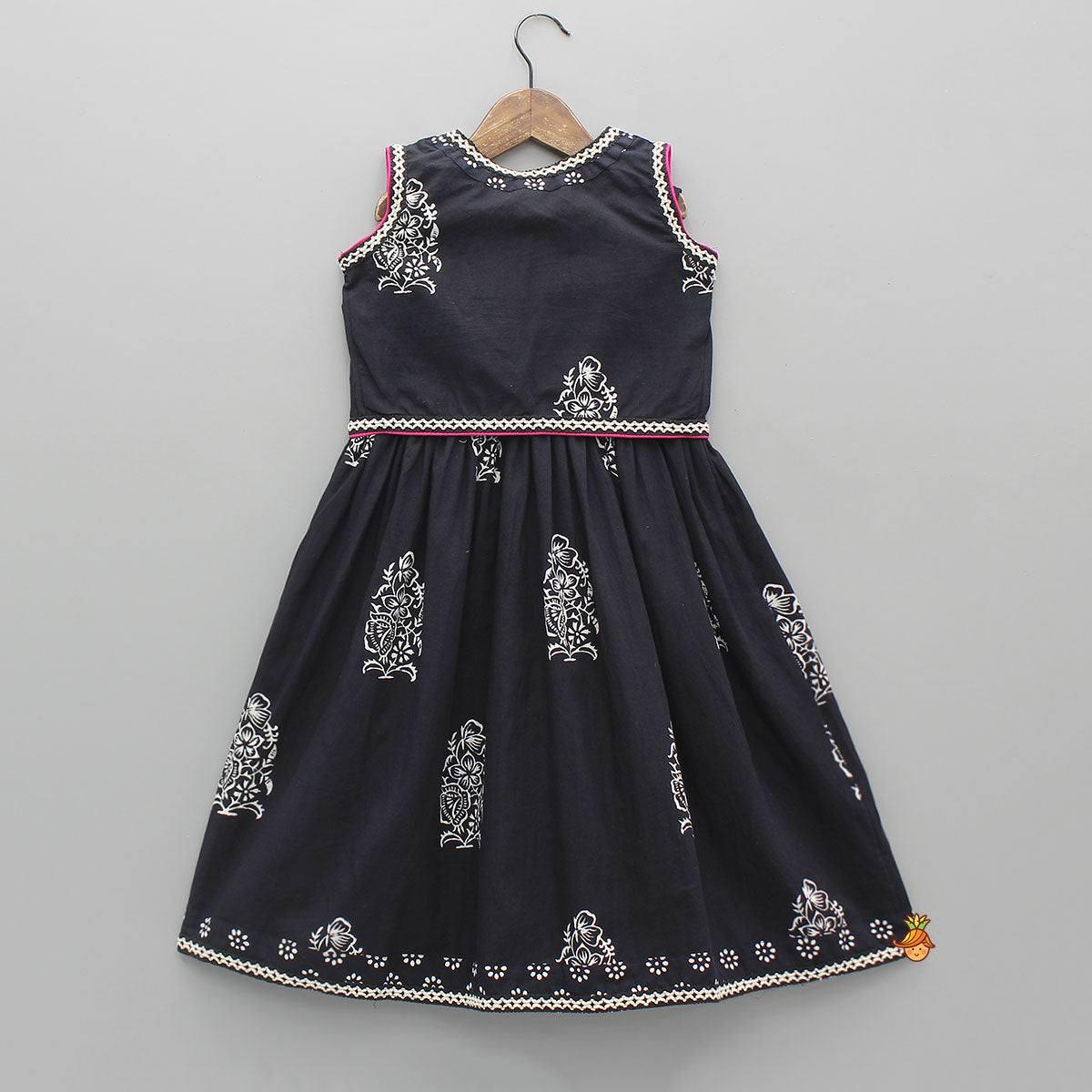 Printed Graceful Kurti With Front Slit And Open Jacket
