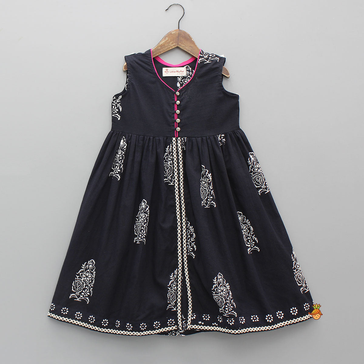 Printed Graceful Kurti With Front Slit And Open Jacket