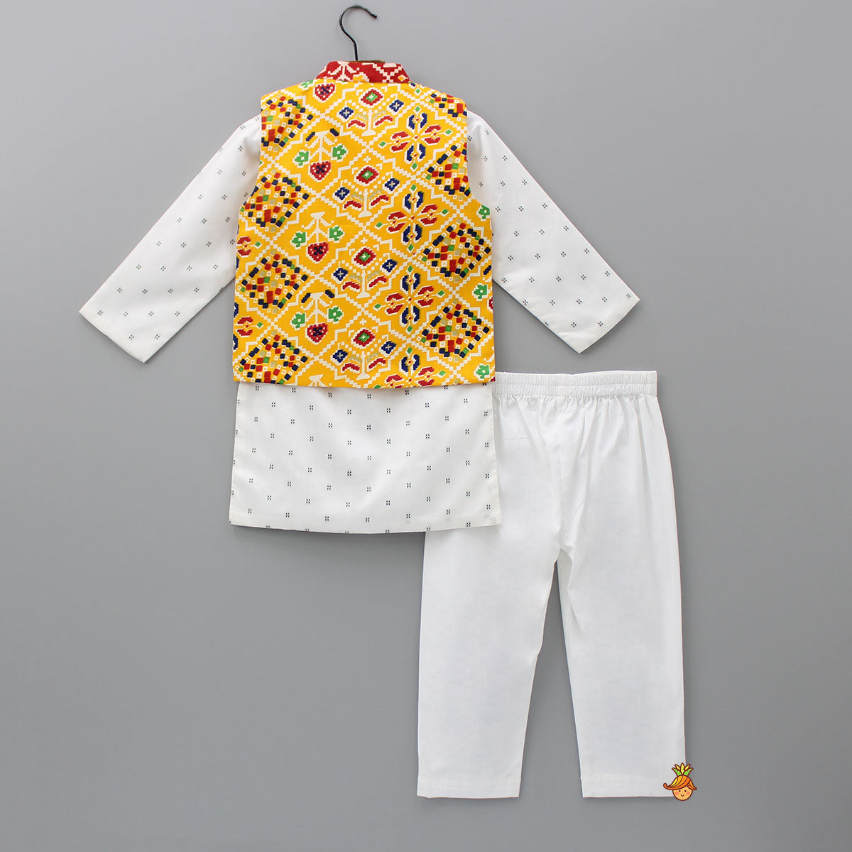 Kurta And Bandhani Printed Jacket With Pyjama