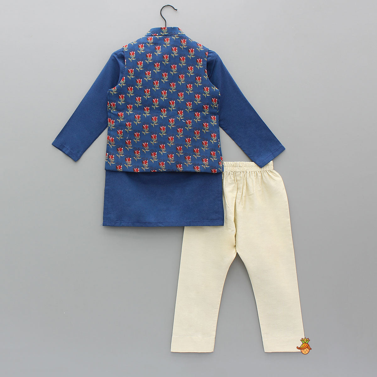 Ethnic Kurta With Pocket-Detail Jacket And Pyjama