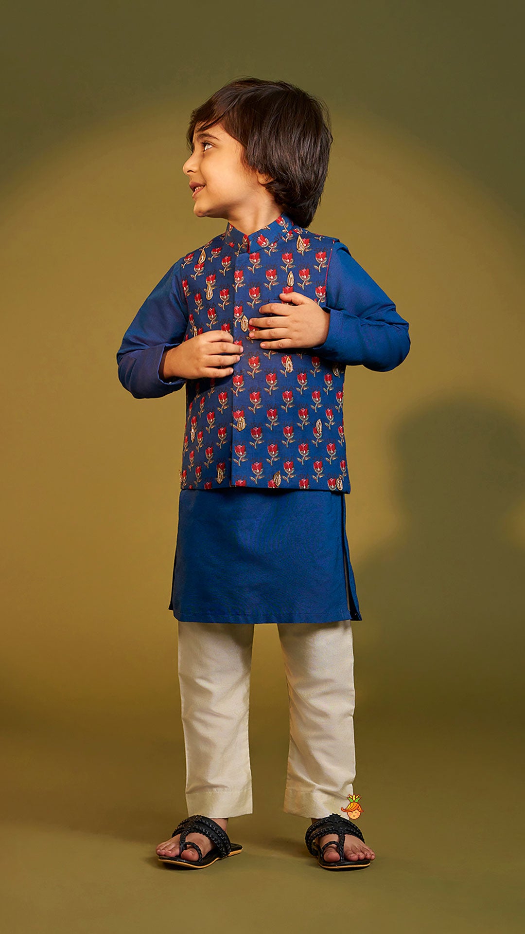 Ethnic Kurta With Pocket-Detail Jacket And Pyjama