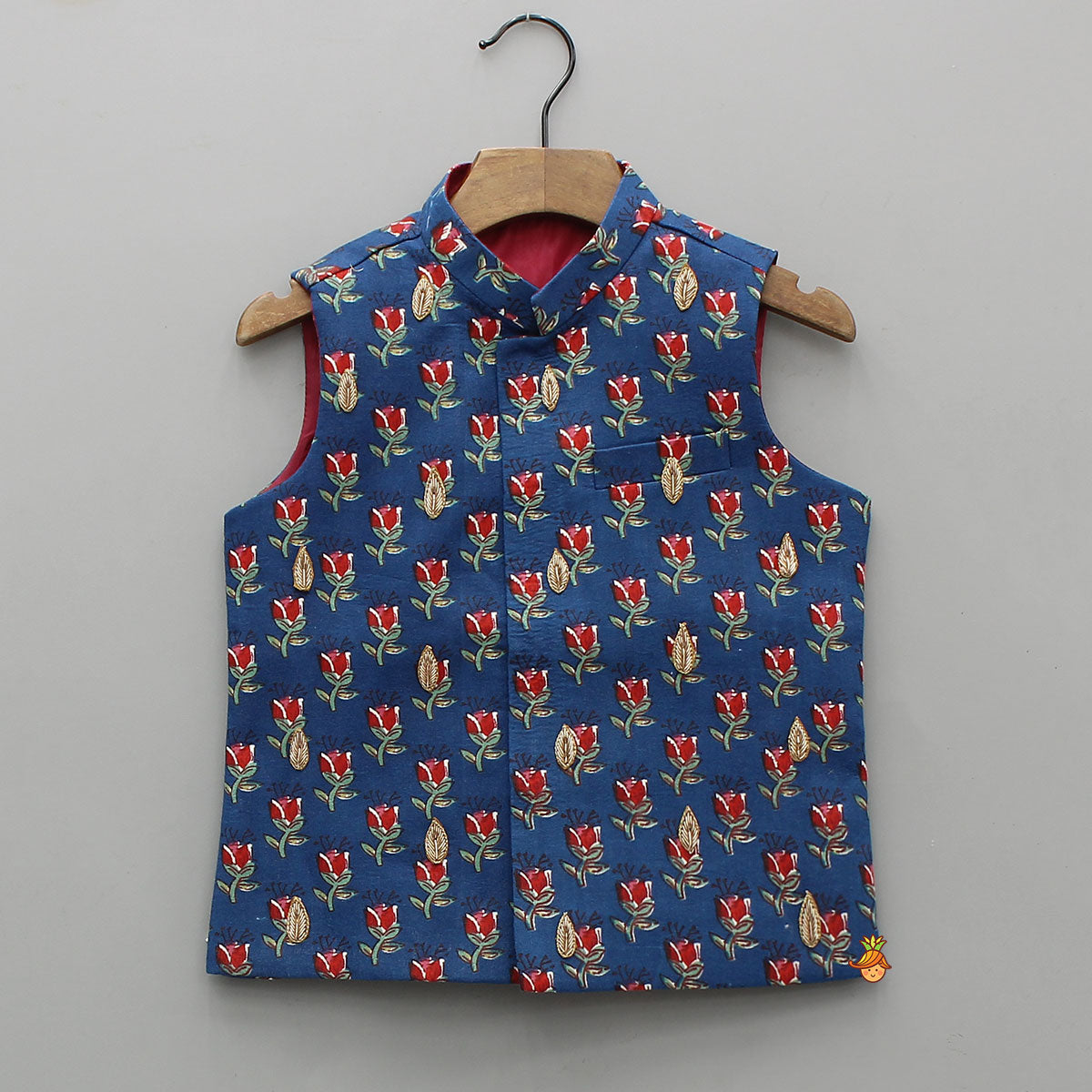 Ethnic Kurta With Pocket-Detail Jacket And Pyjama