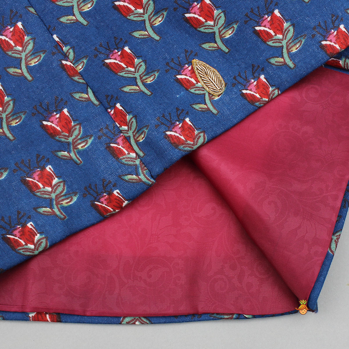 Ethnic Kurta With Pocket-Detail Jacket And Pyjama