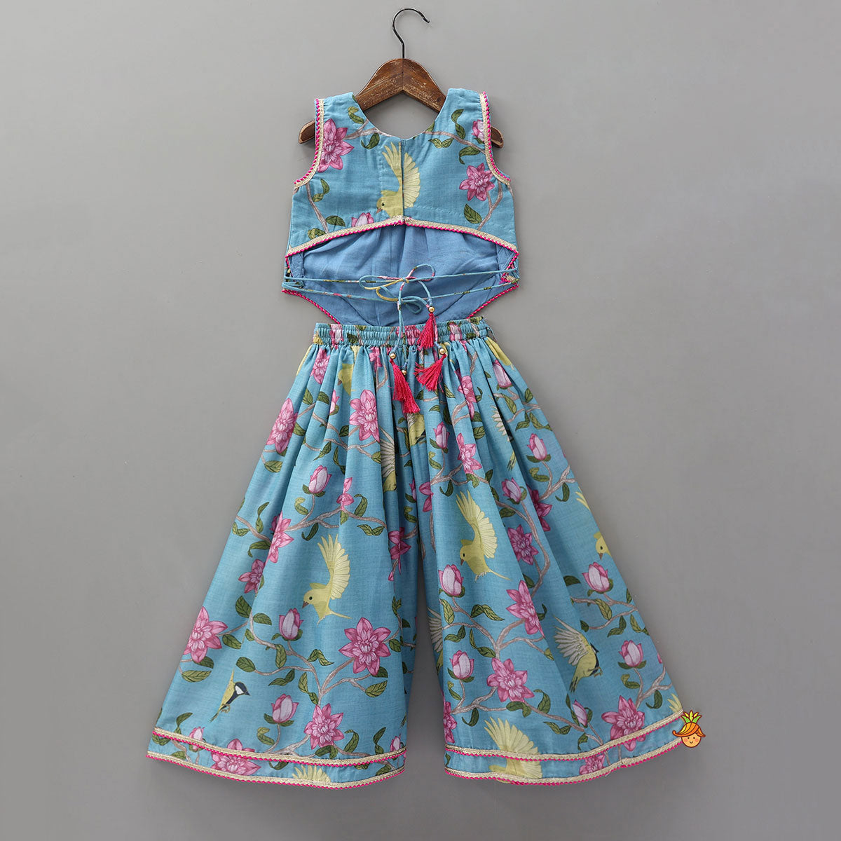 Stylish Curved-Hem Top And Palazzo With Matching Sling Bag