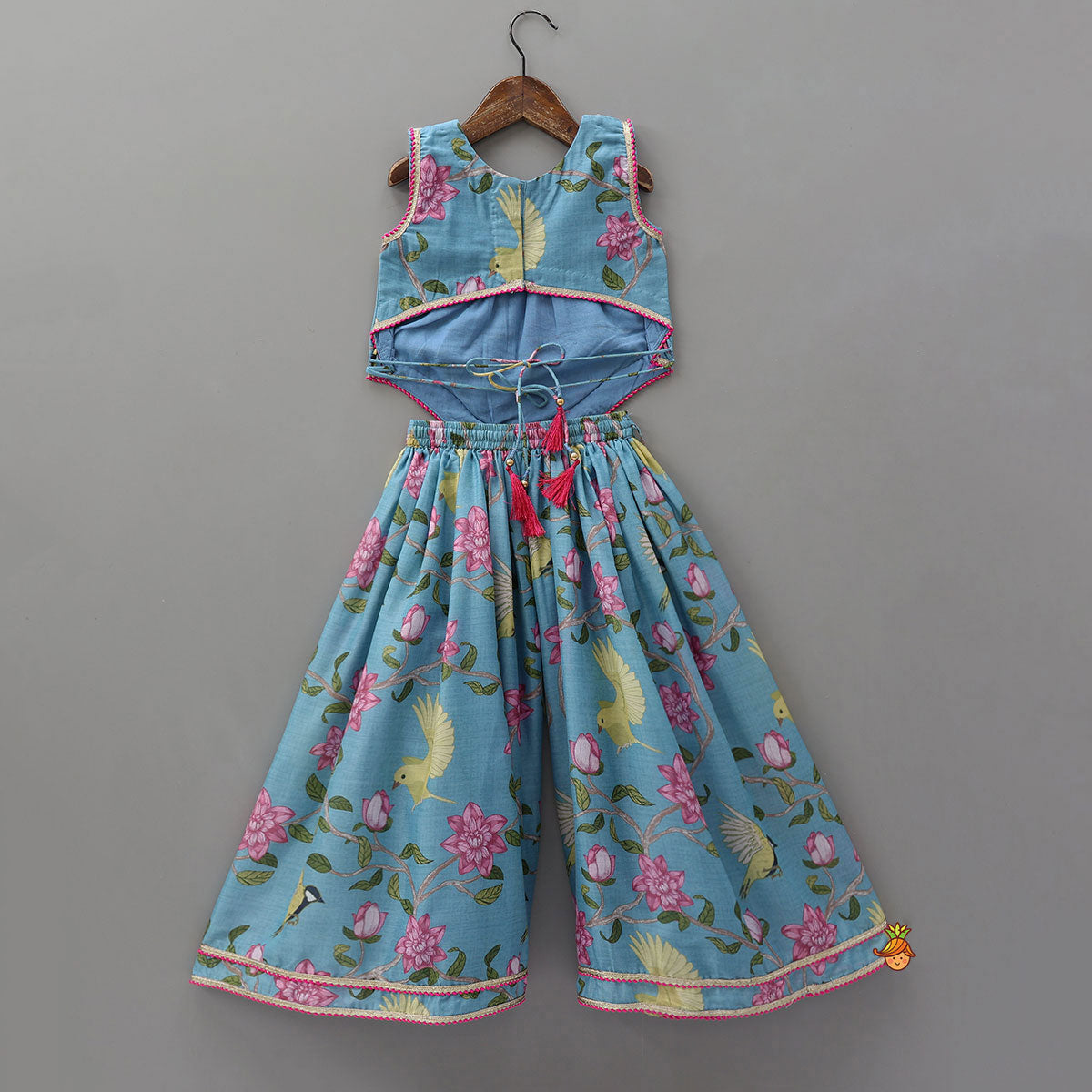 Stylish Curved-Hem Top And Palazzo With Matching Sling Bag