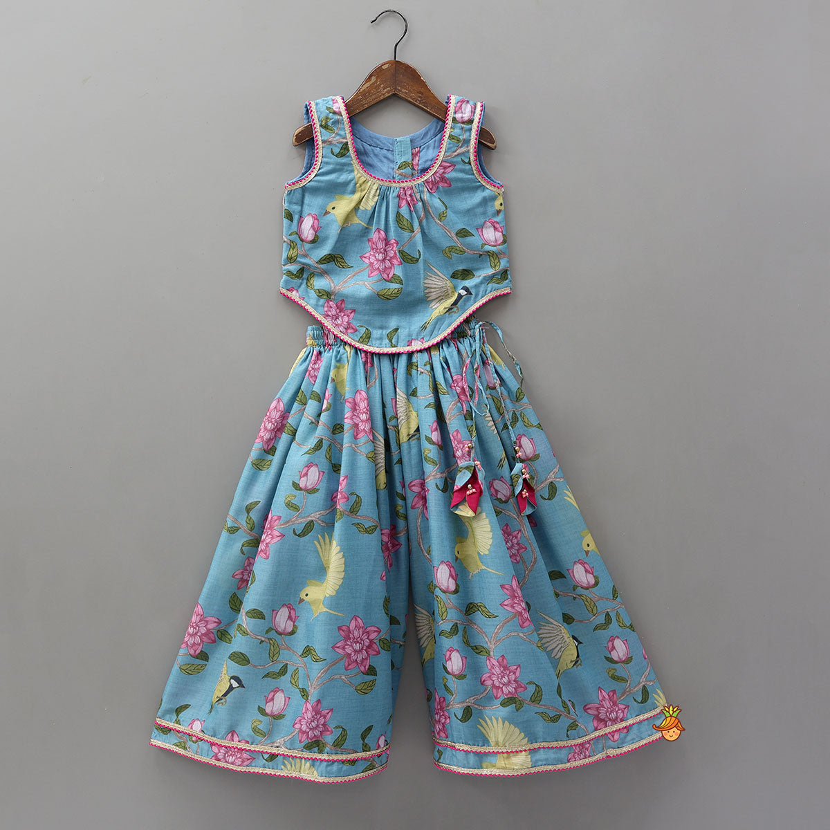 Stylish Curved-Hem Top And Palazzo With Matching Sling Bag