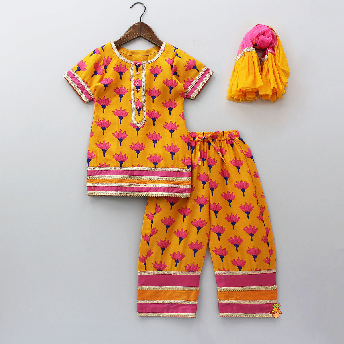 Elegant Floral Printed Kurti And Pant With Ruffle Dual-Tone Dupatta
